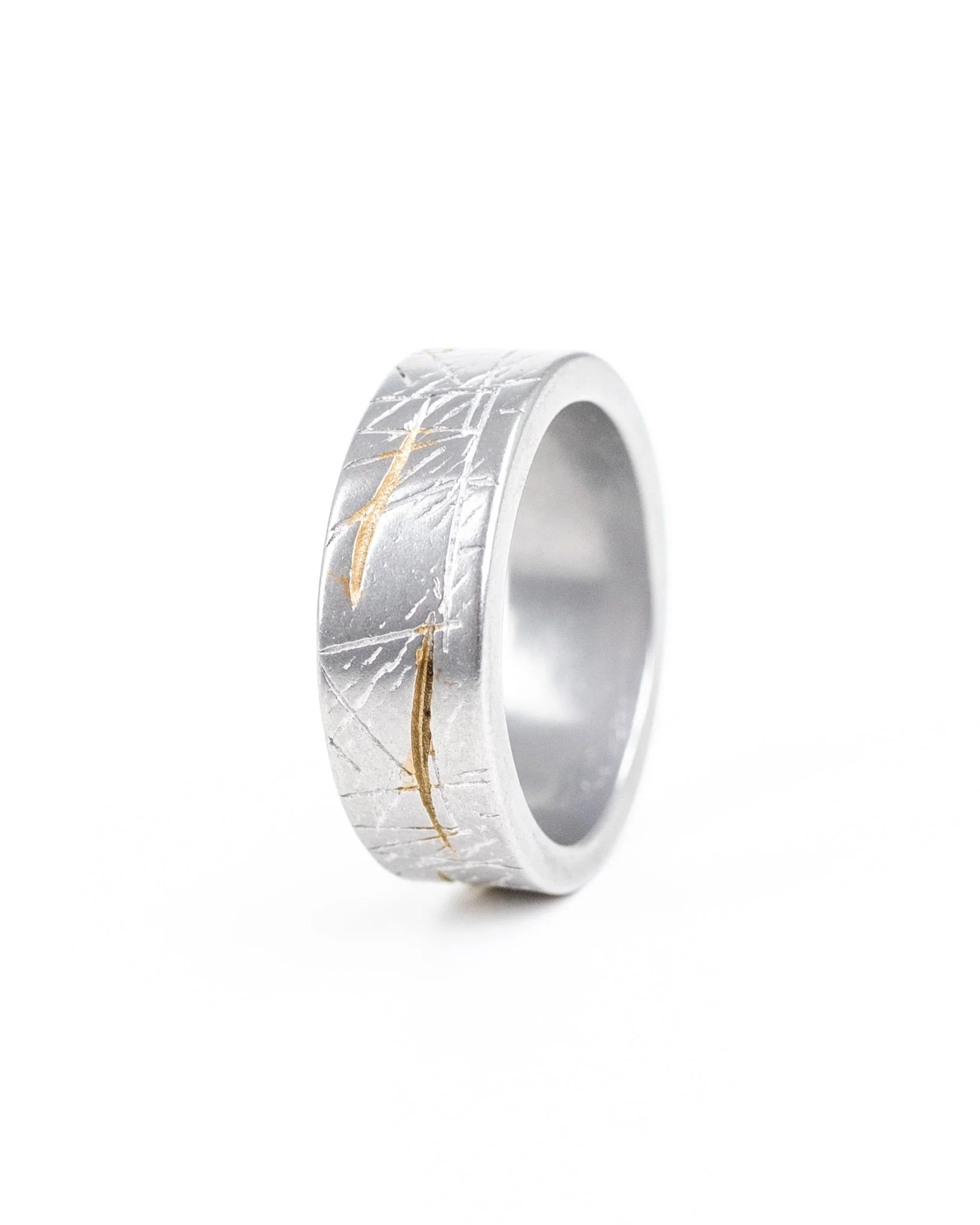 Jernhest - Graverad Ring - Clay