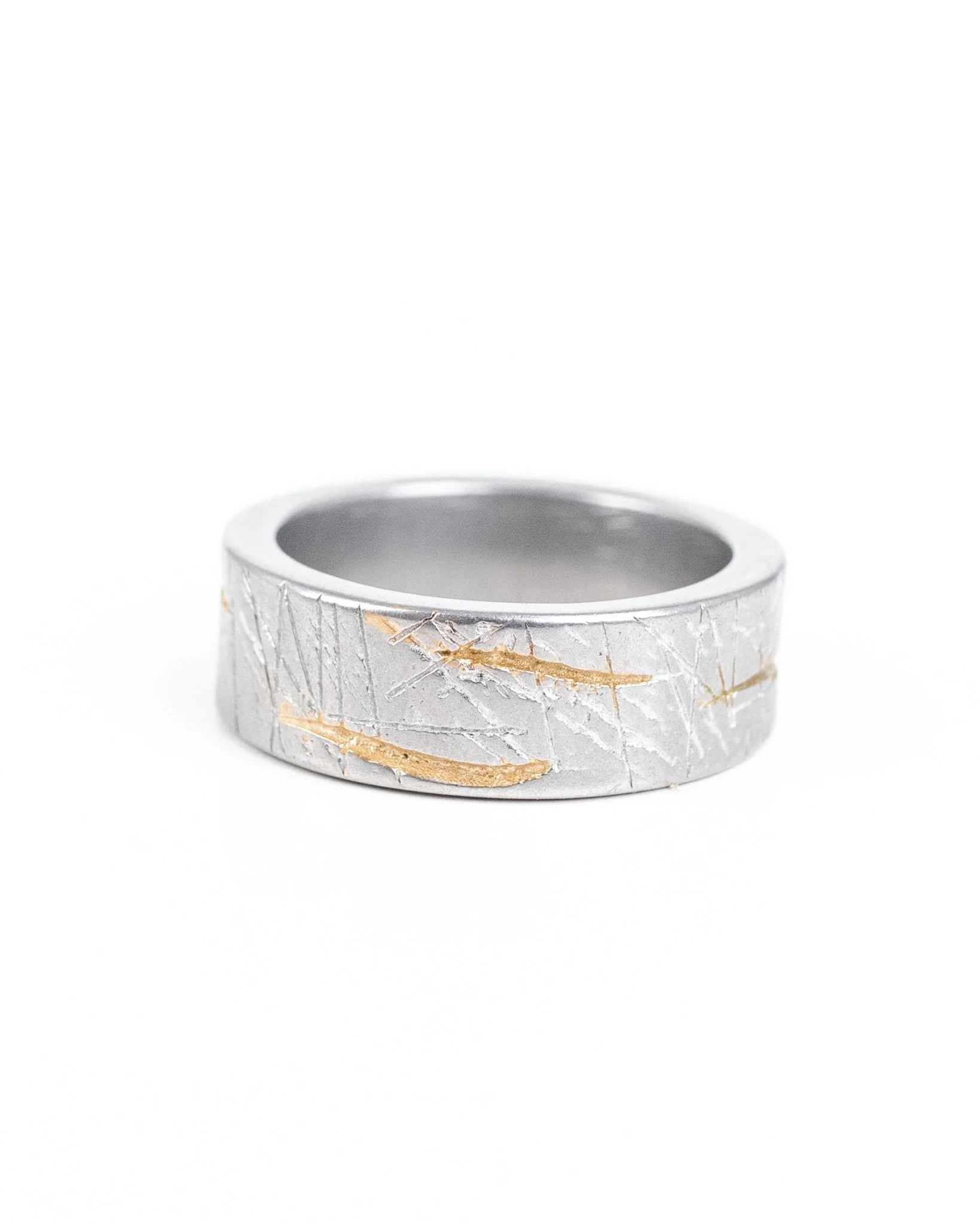 Jernhest - Graverad Ring - Clay - Image 3